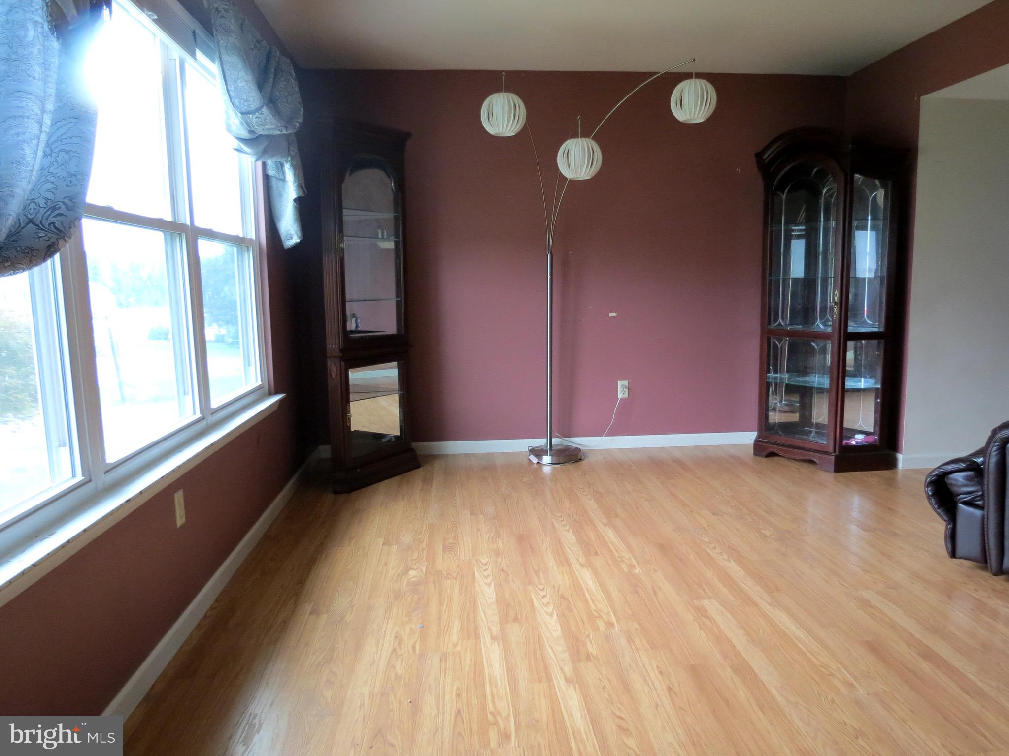 402 Springhouse Road Harrisburg, PA 17111 - Photo 5 of 16 Gallery Image 5