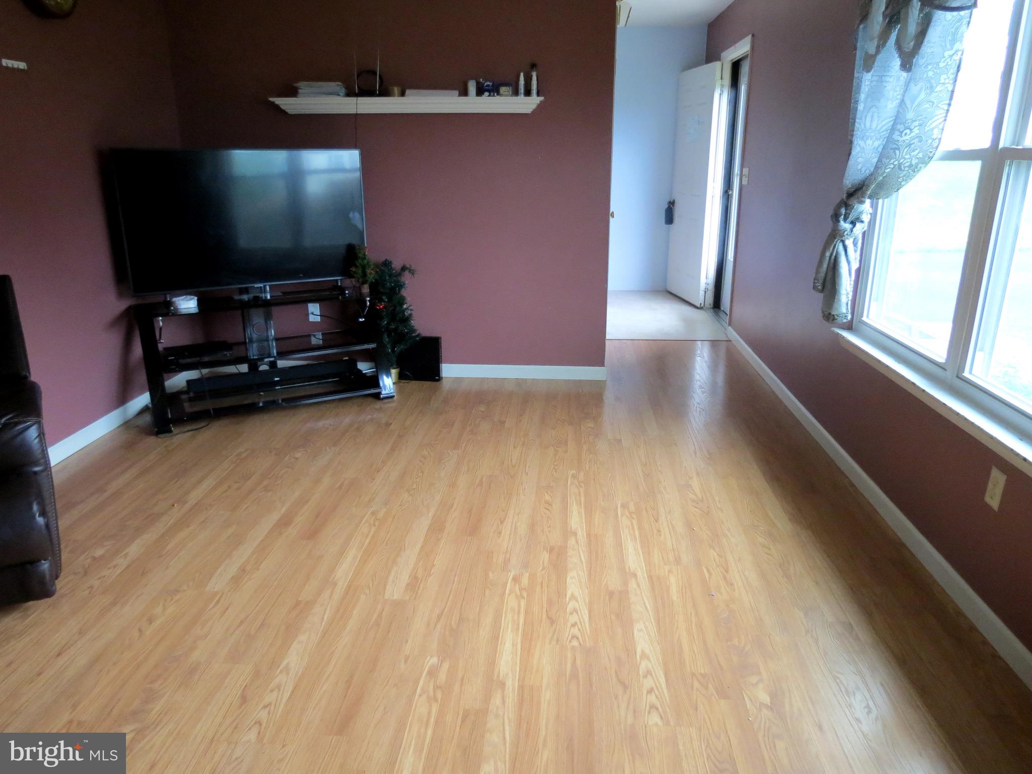 402 Springhouse Road Harrisburg, PA 17111 - Photo 6 of 16 Gallery Image 6
