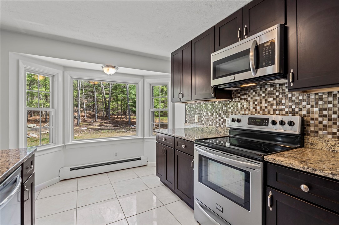 44 Orchard Drive Scituate, RI 02831 - Photo 4 of 36