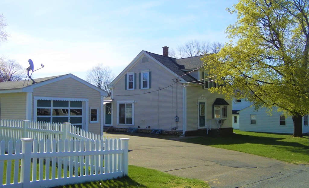 110 Ingham Street Chicopee, MA 01013 - Photo 3 of 24 Gallery Image 3