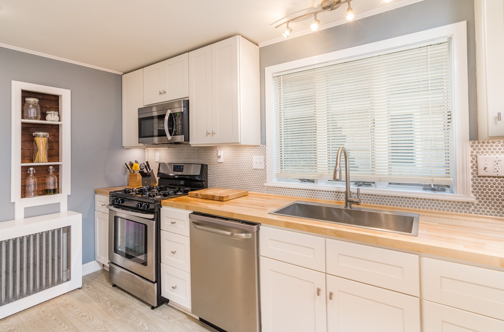 68 Holbrook Road Weymouth, MA 02191 - Photo 10 of 29 Gallery Image 10