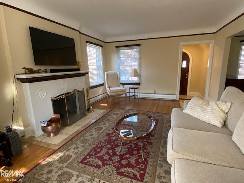 915 Hampton Road Grosse Pointe, MI 48236 - Photo 12 of 40 50004040-11.JPG