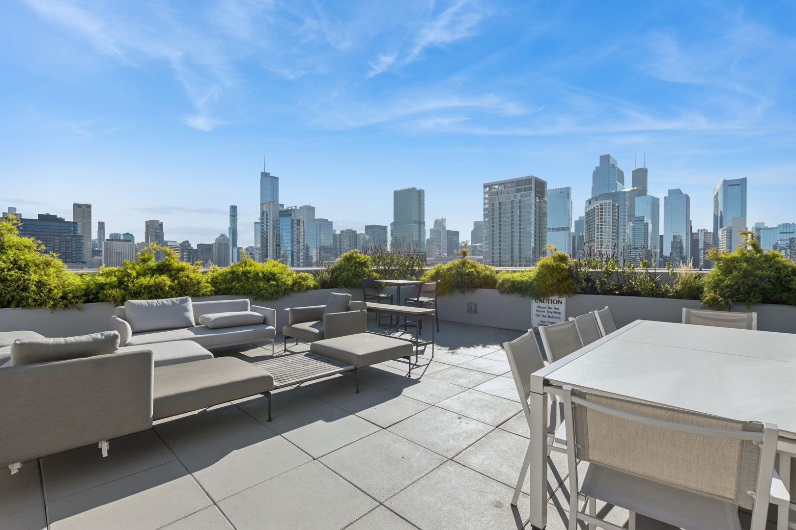 435 West Erie Street, Unit 1408 Chicago, IL 60654 - Photo 20 of 22 a view of a terrace with sitting area