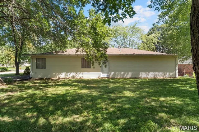 $2,300 | 107 Mark Trail Drive, Glen Carbon, IL 62034