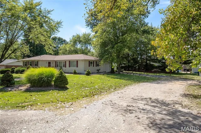 $2,300 | 107 Mark Trail Drive, Glen Carbon, IL 62034