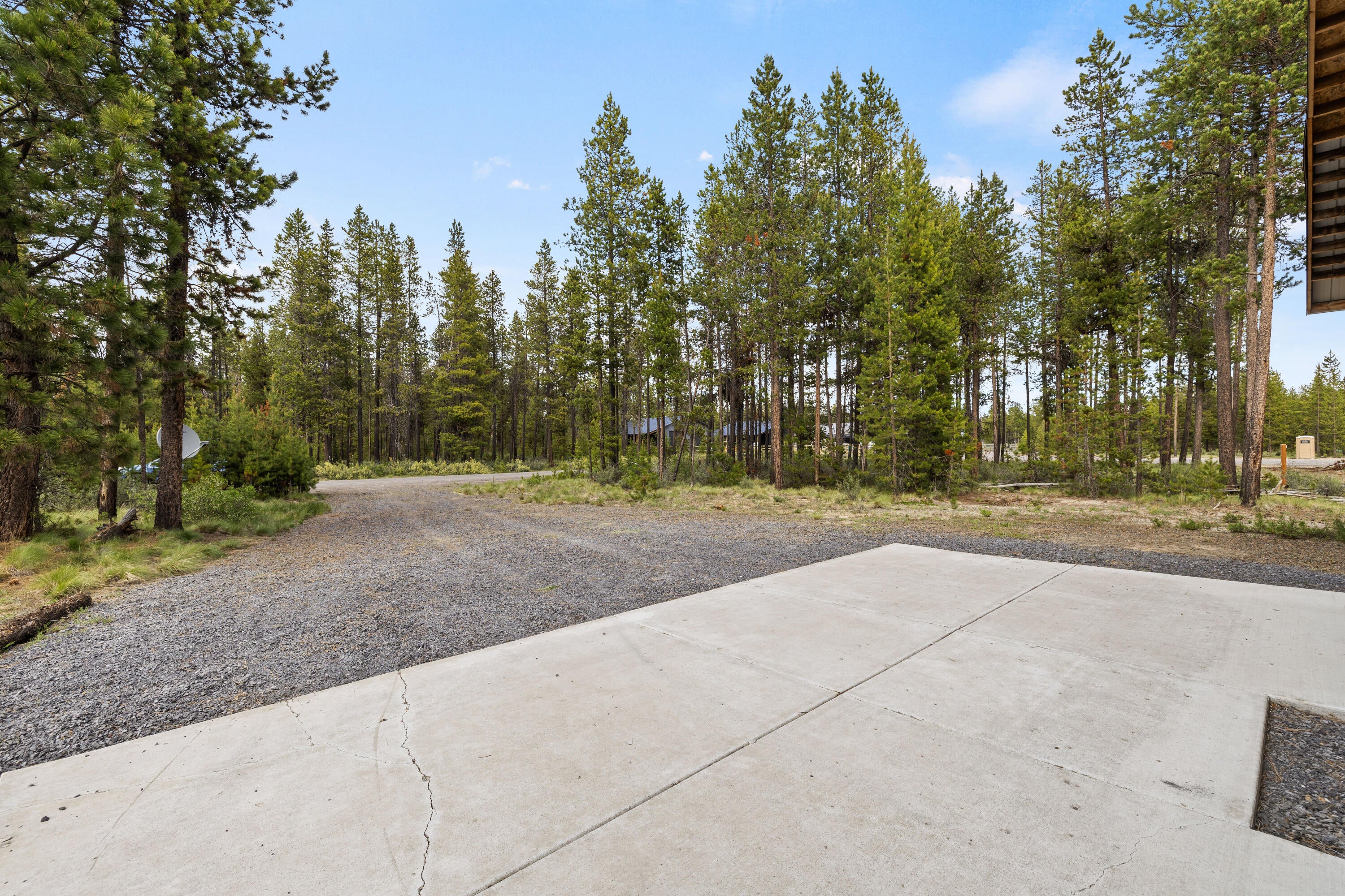 17049 Laguna Road Bend, OR 97707 - Photo 5 of 28 06 To street