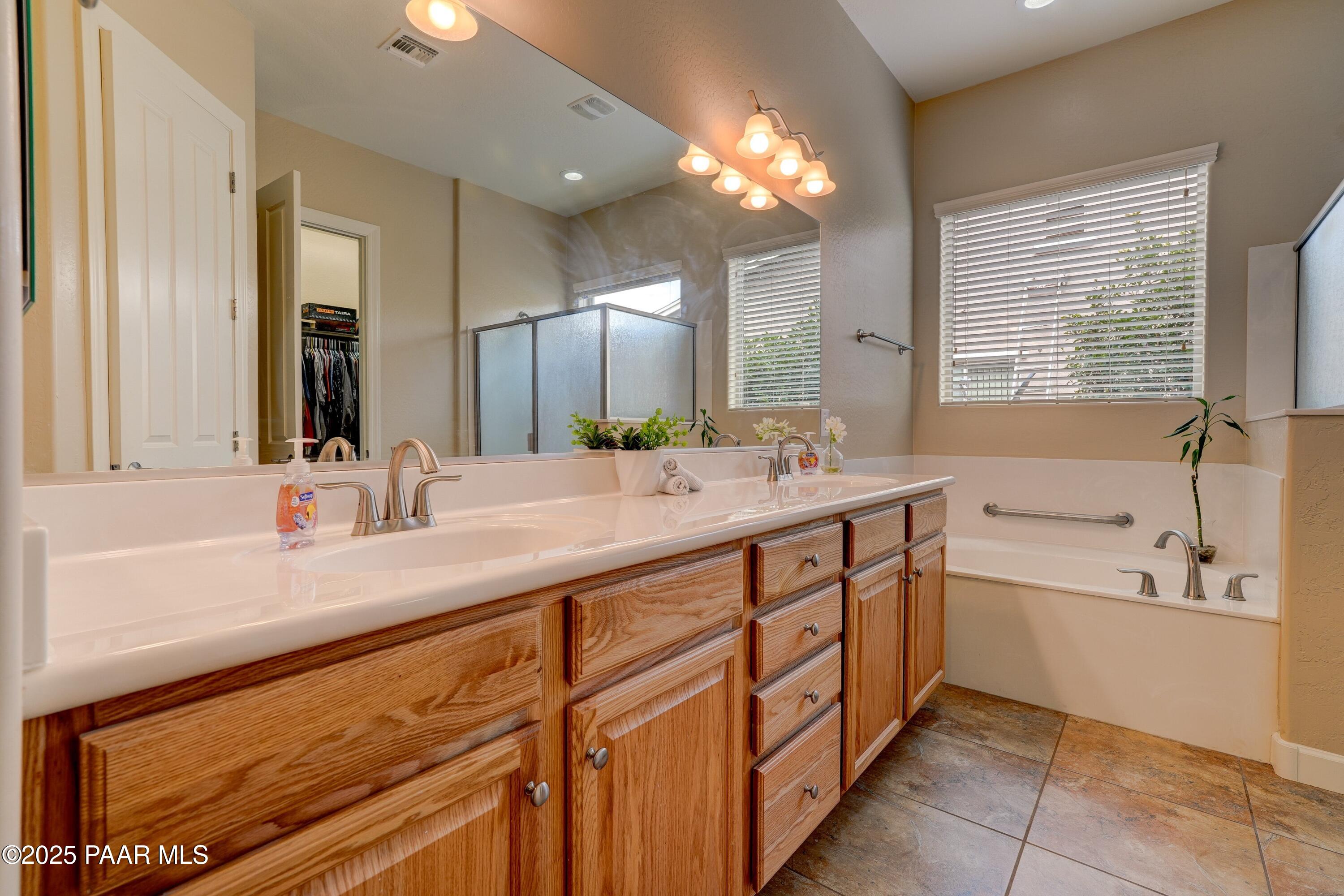 7095 East Prairie Ridge Road Prescott Valley, AZ 86315 - Photo 13 of 28 013_Primary Bathroom