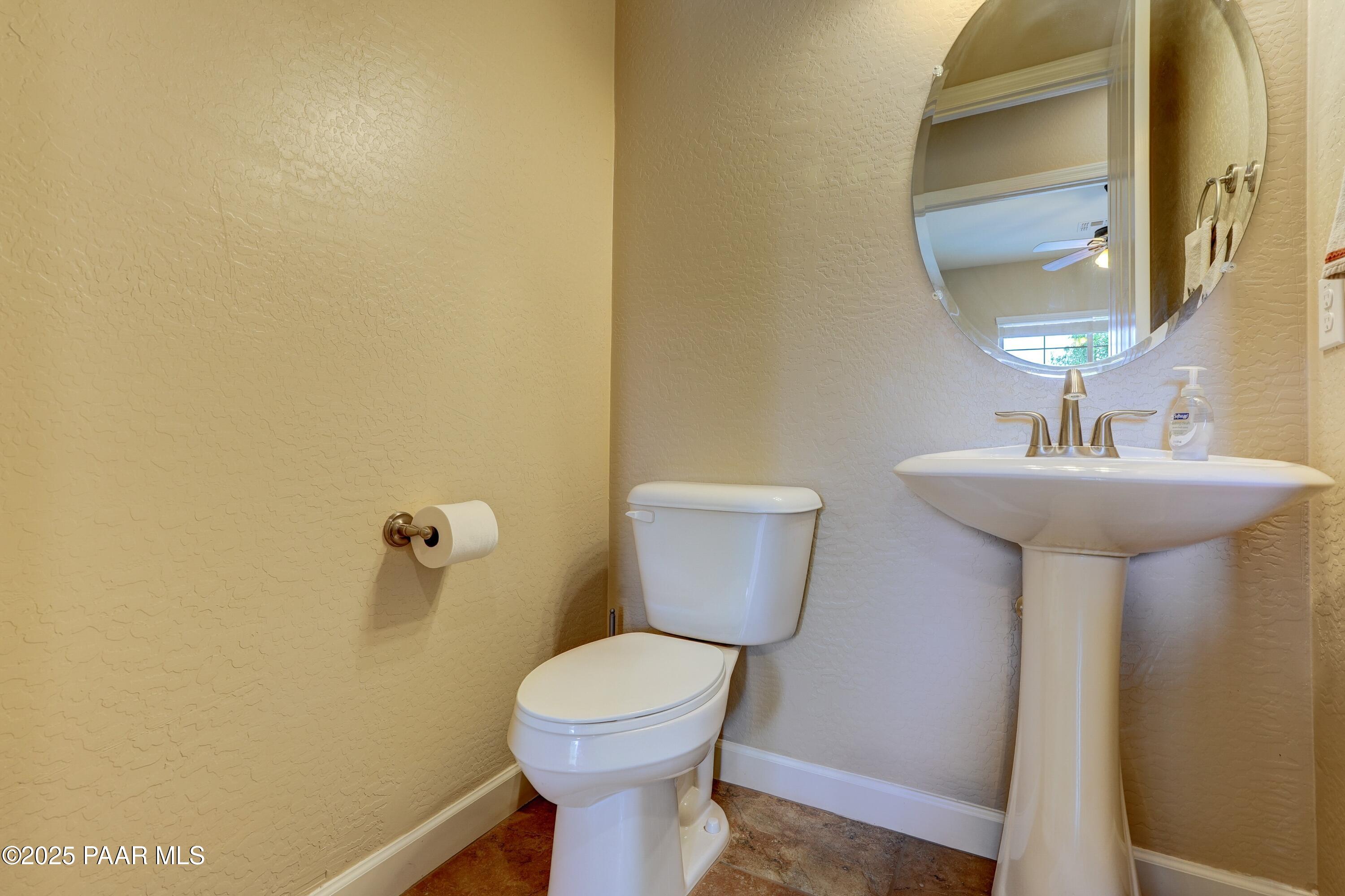 7095 East Prairie Ridge Road Prescott Valley, AZ 86315 - Photo 19 of 28 019_Guest Bathroom