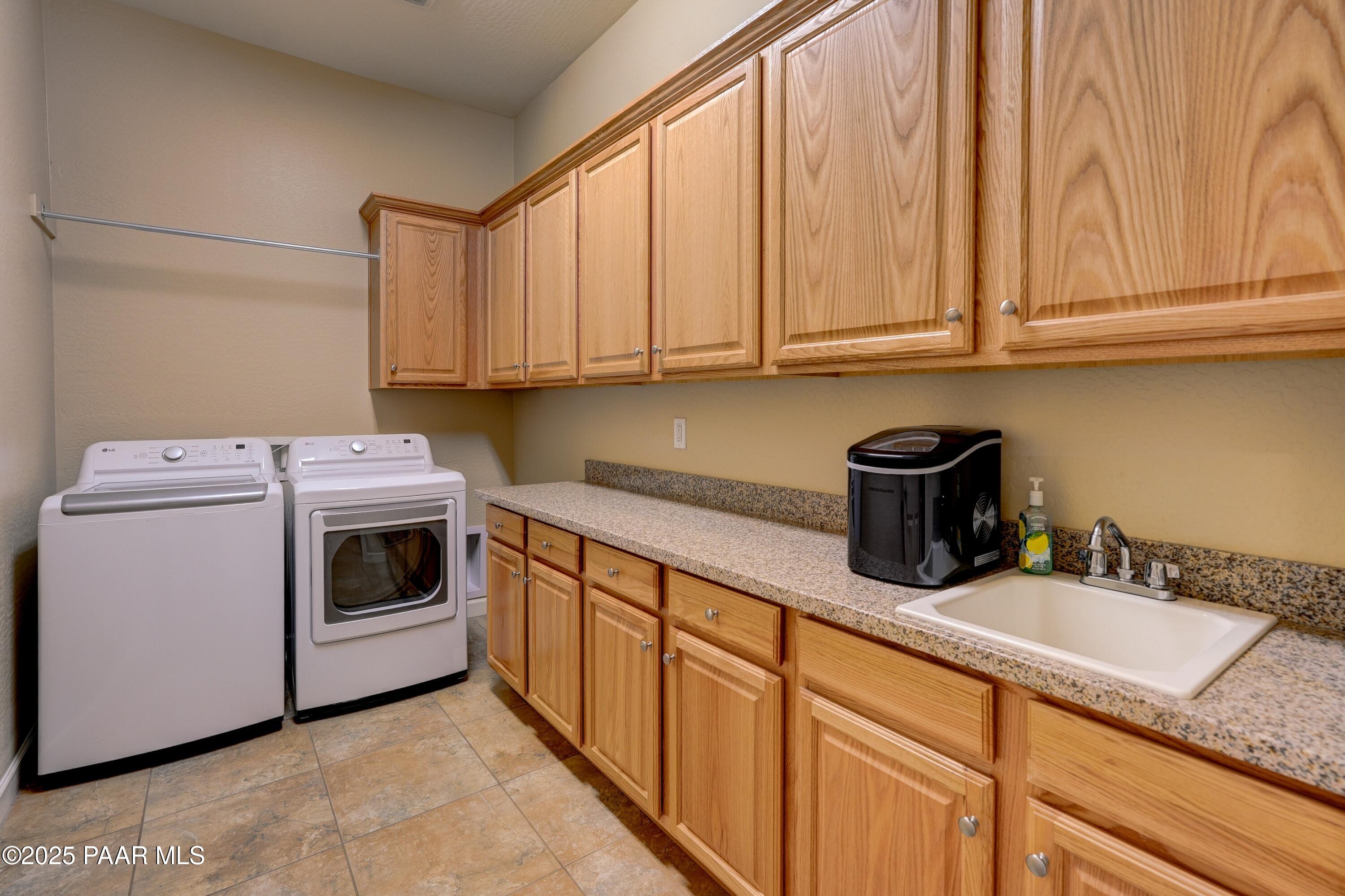 7095 East Prairie Ridge Road Prescott Valley, AZ 86315 - Photo 20 of 28 020_Laundry Room