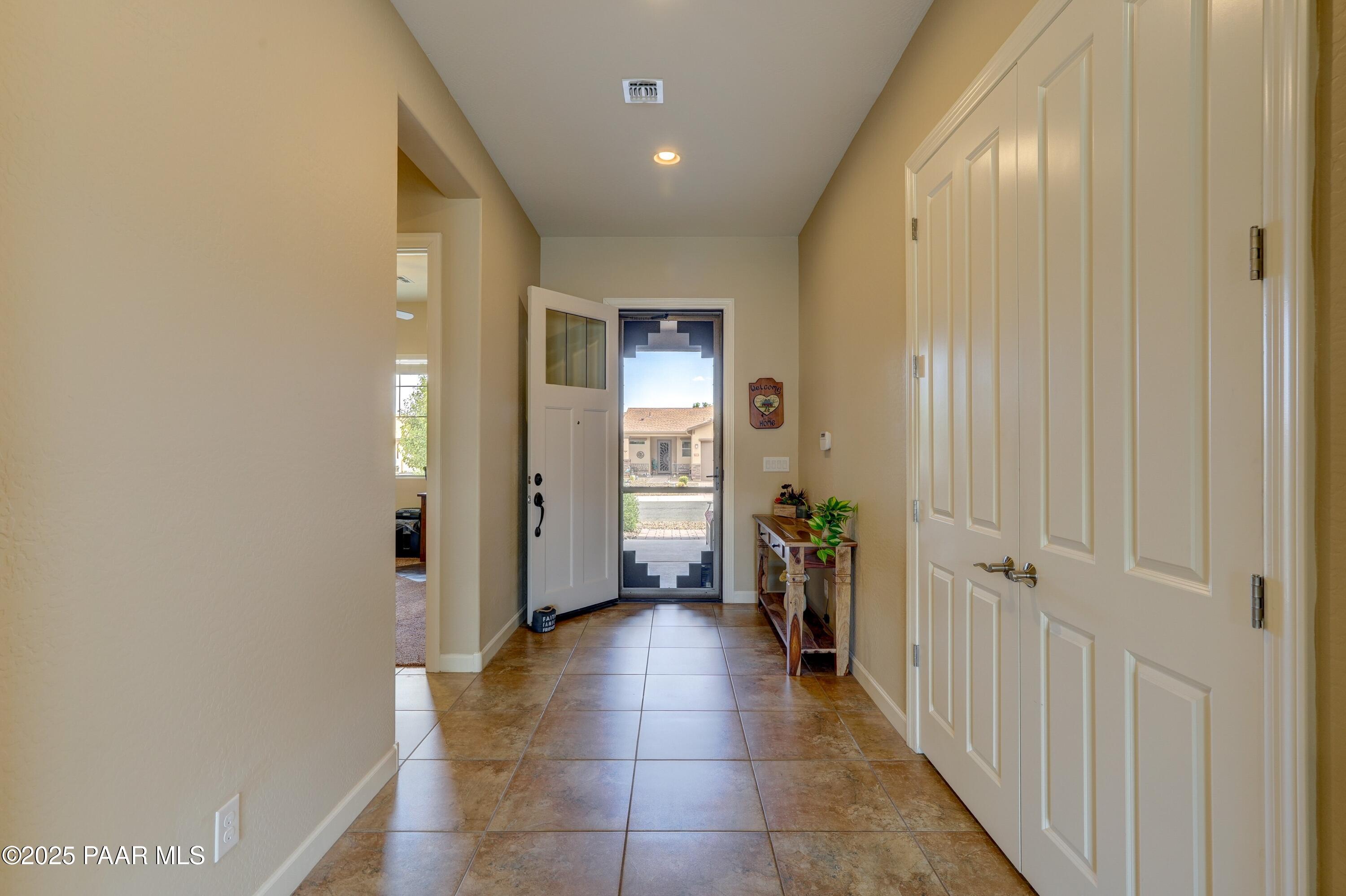 7095 East Prairie Ridge Road Prescott Valley, AZ 86315 - Photo 2 of 28 002_Foyer