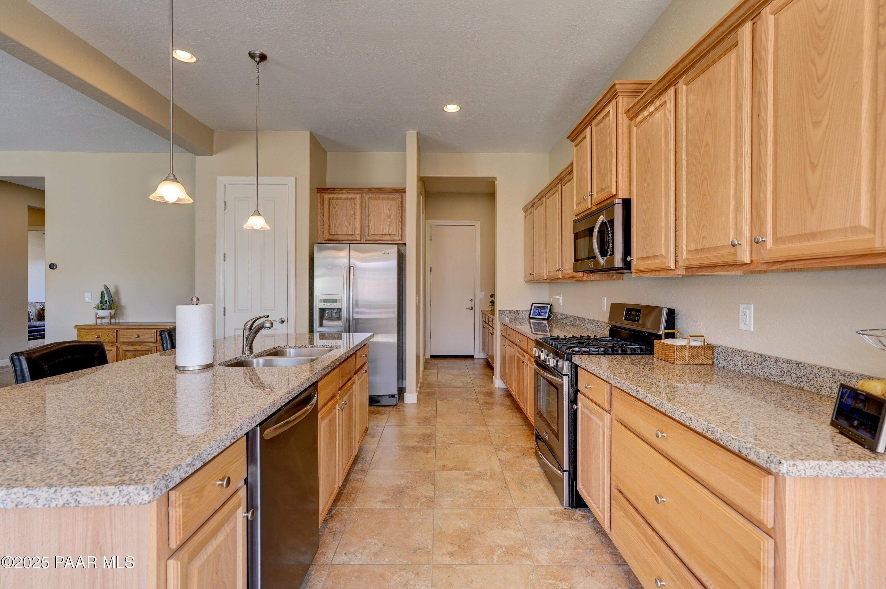 7095 East Prairie Ridge Road Prescott Valley, AZ 86315 - Photo 9 of 28 009_Kitchen