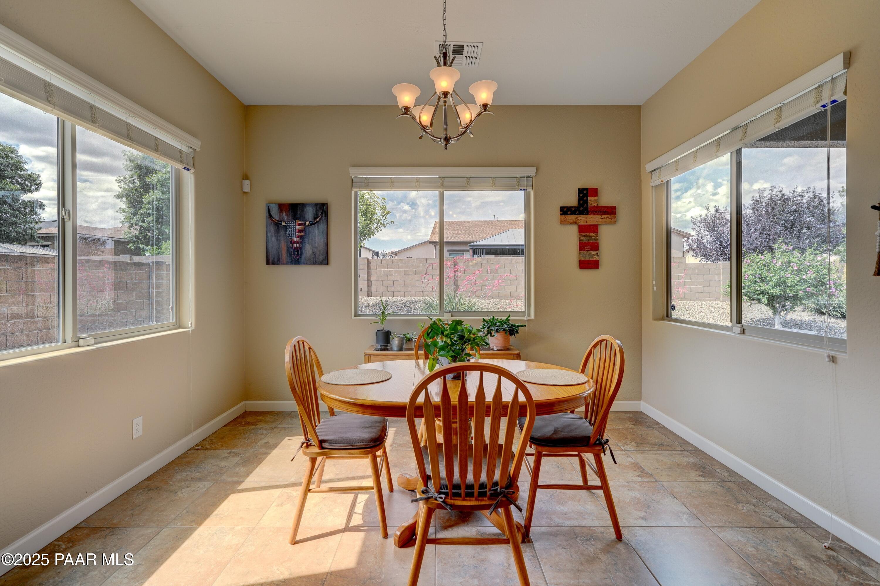 7095 East Prairie Ridge Road Prescott Valley, AZ 86315 - Photo 10 of 28 010_Dining Area