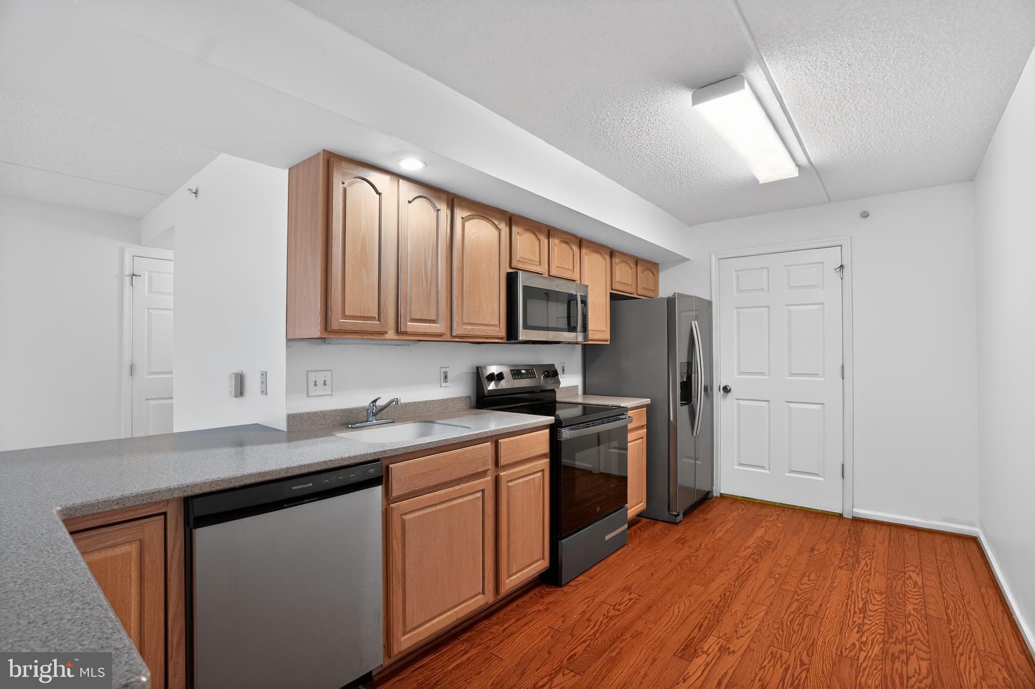 627 Brandon Road Norristown, PA 19403 - Photo 3 of 32 Large Galley Style Kitchen
