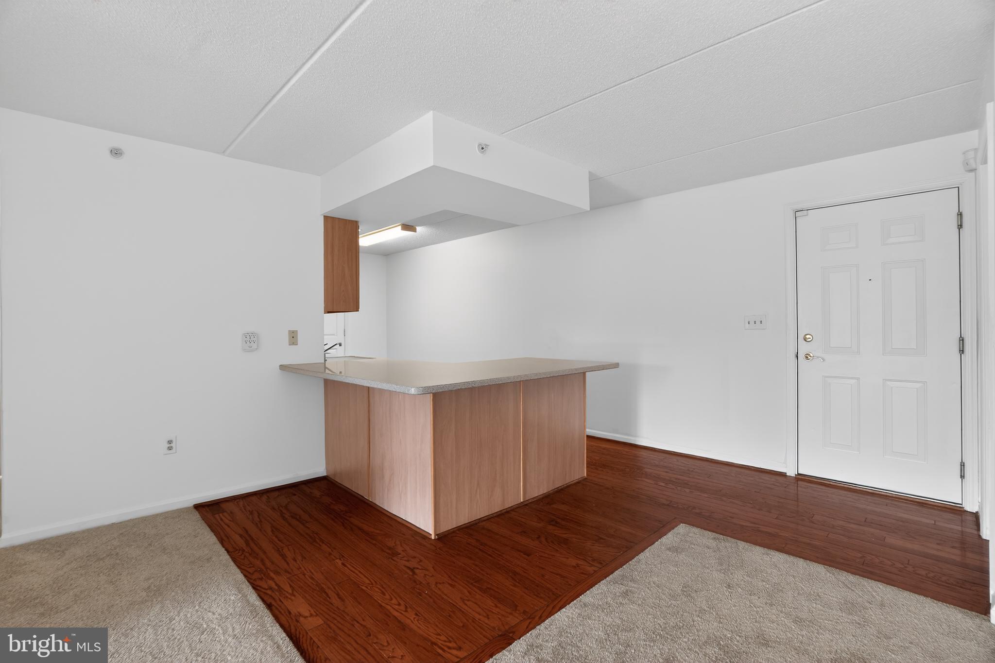 627 Brandon Road Norristown, PA 19403 - Photo 6 of 32 peninsula seating for 4