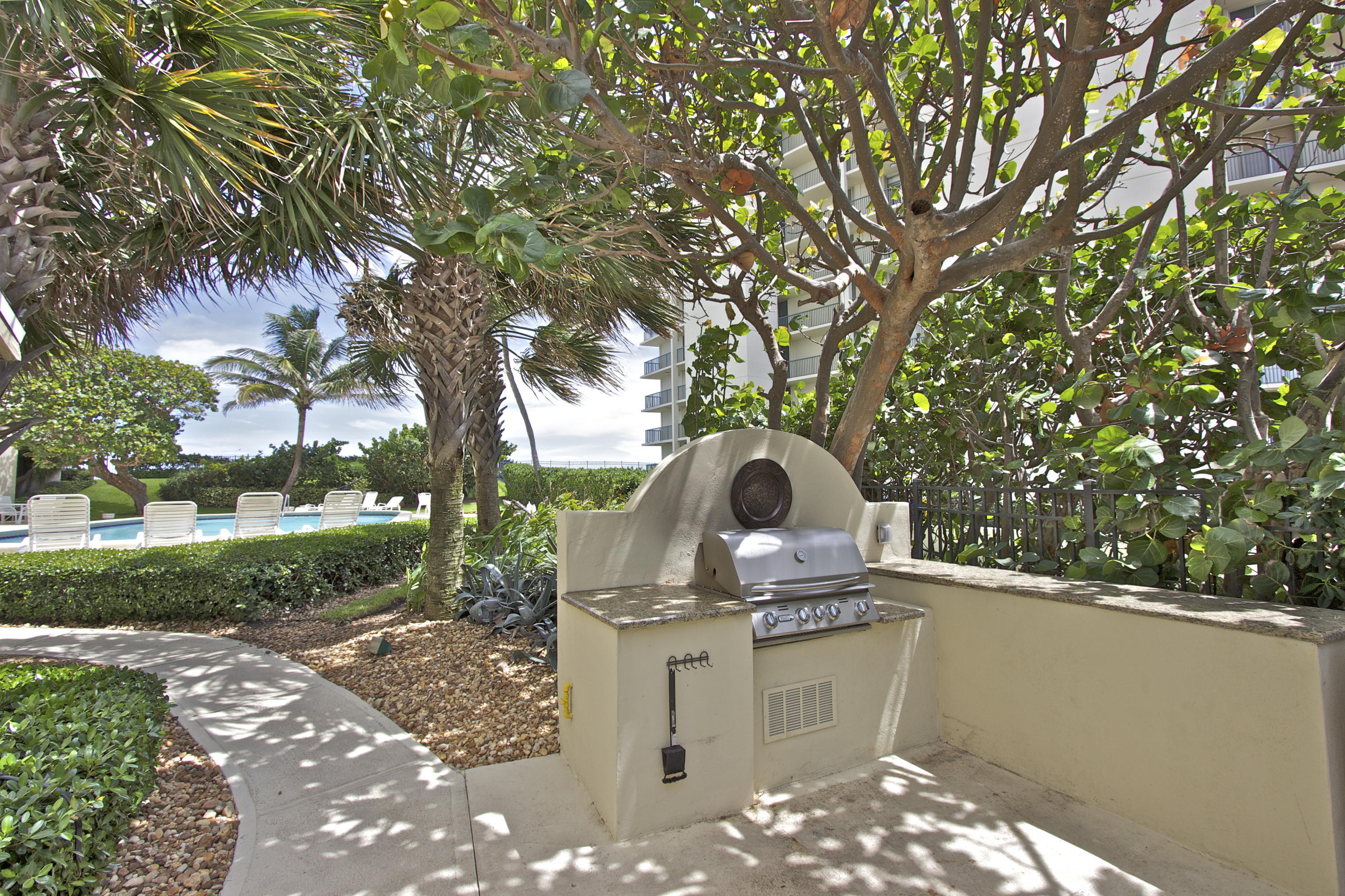 5420 North Ocean Avenue, Unit 1006 Singer Island, FL 33404 - Photo 41 of 44 Grill Area