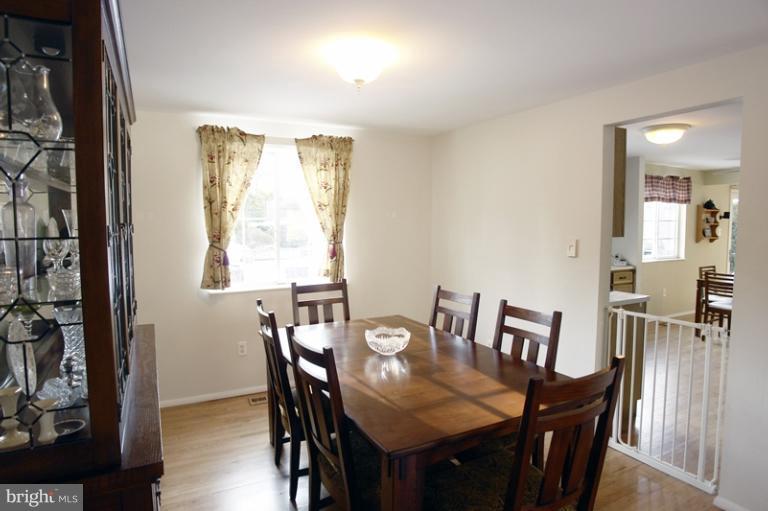 20715 Bell Bluff Road Gaithersburg, MD 20882 - Photo 24 of 30 Dining Room