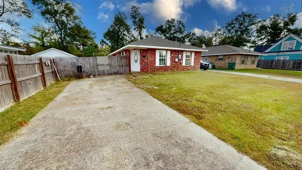 $1,000 | 308 Coffee Street, Dequincy, LA 70633
