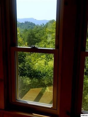 1045 Bryan View Road Sevierville, TN 37862 - Photo 4 of 21 Gallery Image 4
