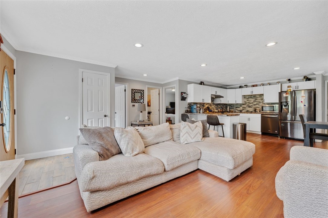1166 Bay Road Penfield, NY 14580 - Photo 4 of 30