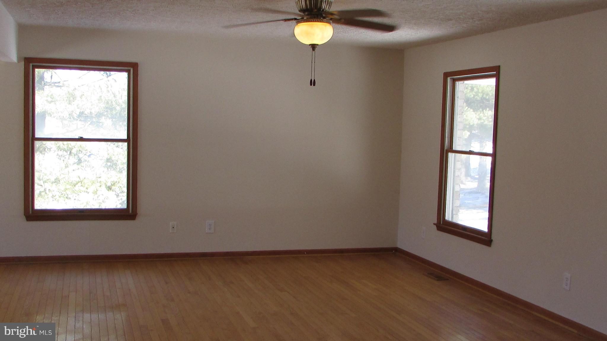 1534 Manchester Road Westminster, MD 21157 - Photo 3 of 18 Living Room