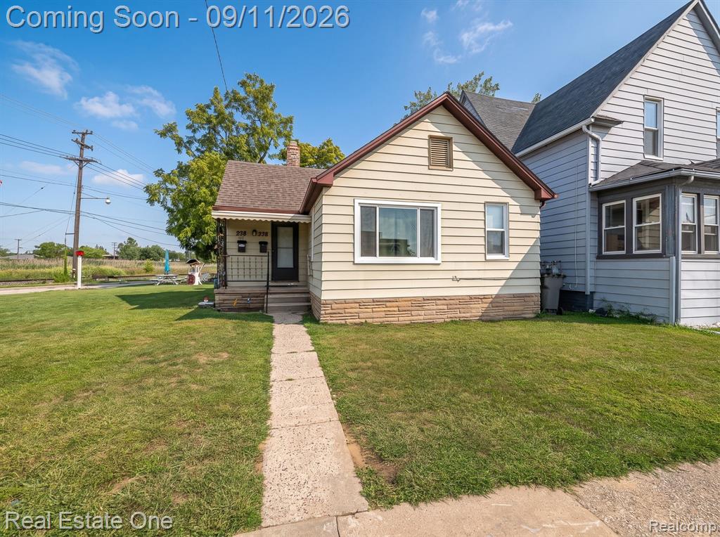 338 Goddard Road Wyandotte, MI 48192 - Photo 1 of 28 Gallery Image 1