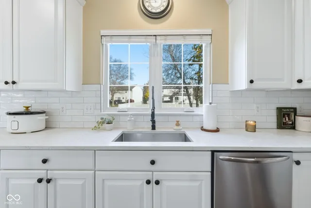 $515,000 | 1561 Claireridge Court, Avon, IN 46123