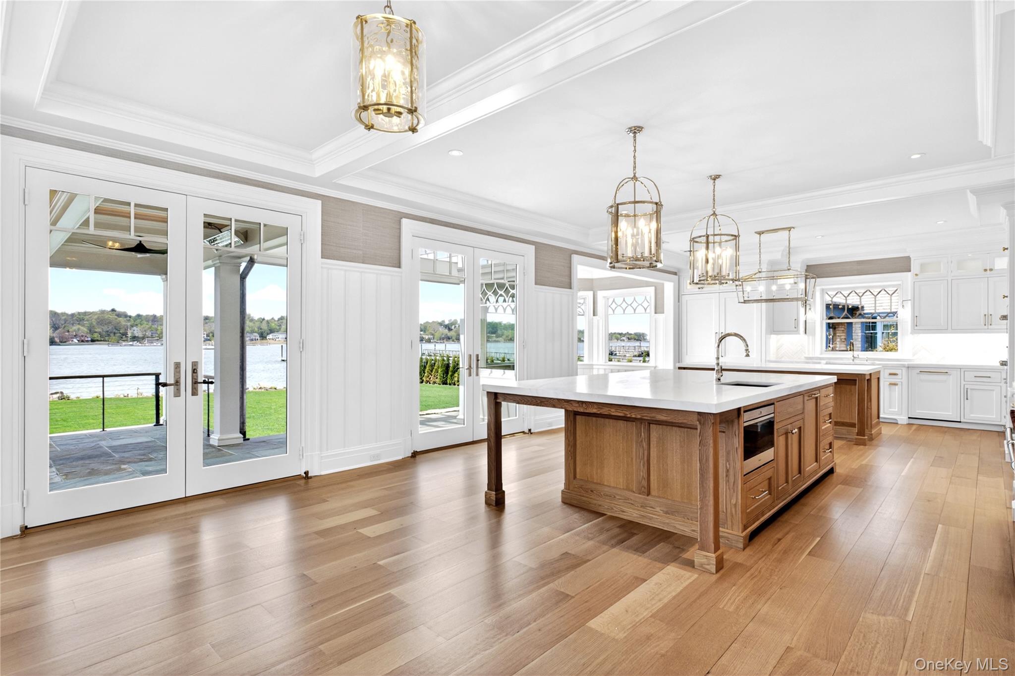 71 Lake Road Manhasset, NY 11030 - Photo 18 of 46