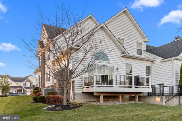 $1,100,000 | 26 Hillyer Lane, Newtown, PA 18940