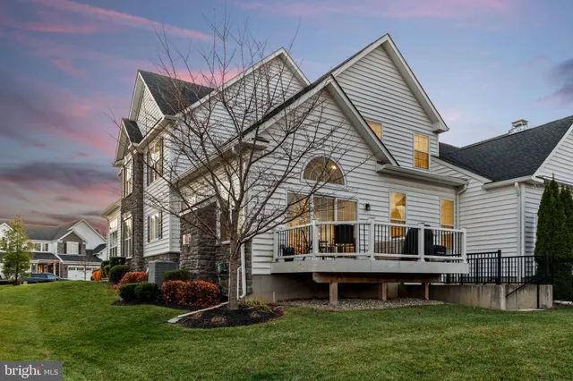 $1,100,000 | 26 Hillyer Lane, Newtown, PA 18940
