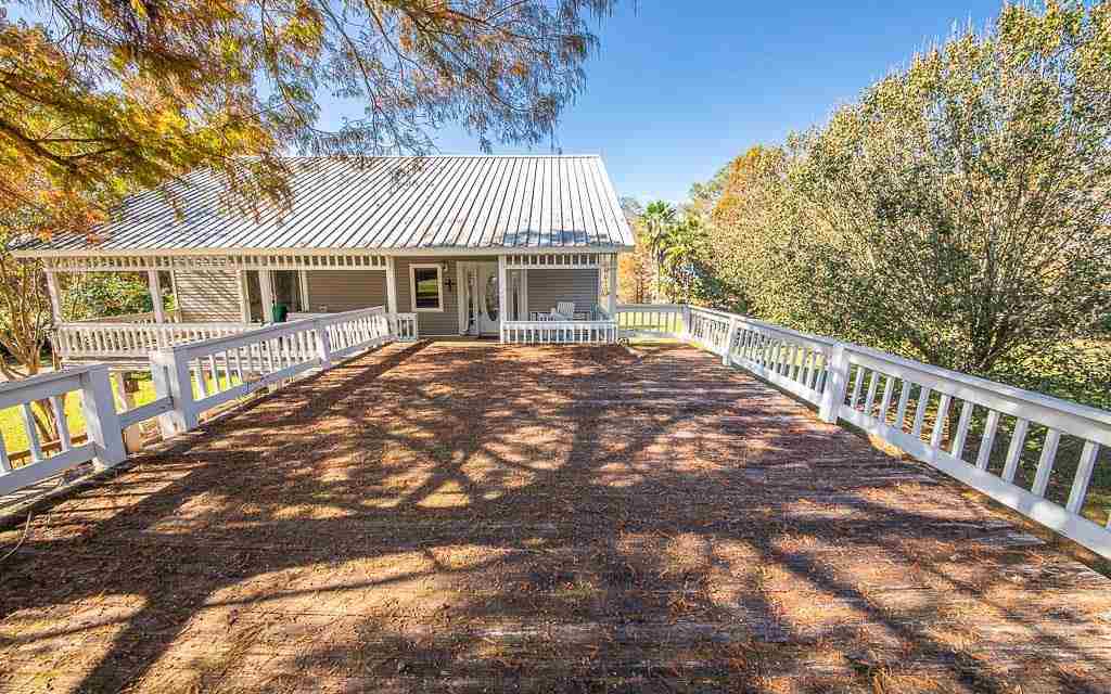 20490 Johnson Drive Springfield, LA 70462 - Photo 3 of 33 Gallery Image 3