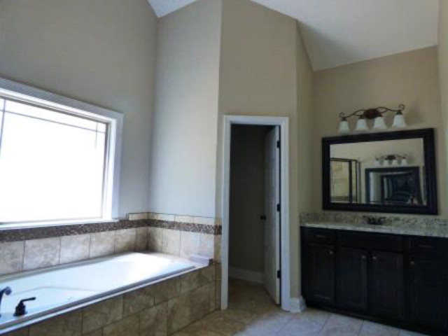 211 Timber Ridge Boulevard Byron, GA 31008 - Photo 21 of 31 a bathroom with a tub sink and a mirror