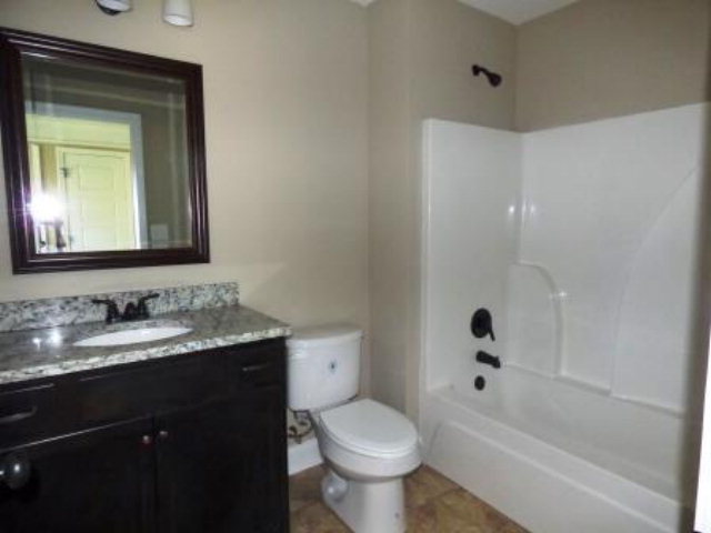 211 Timber Ridge Boulevard Byron, GA 31008 - Photo 28 of 31 a bathroom with a toilet sink and bathtub