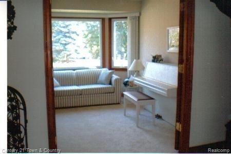 397 Drexelgate Parkway Rochester, MI 48307 - Photo 7 of 15 DREXELGATE F.jpg