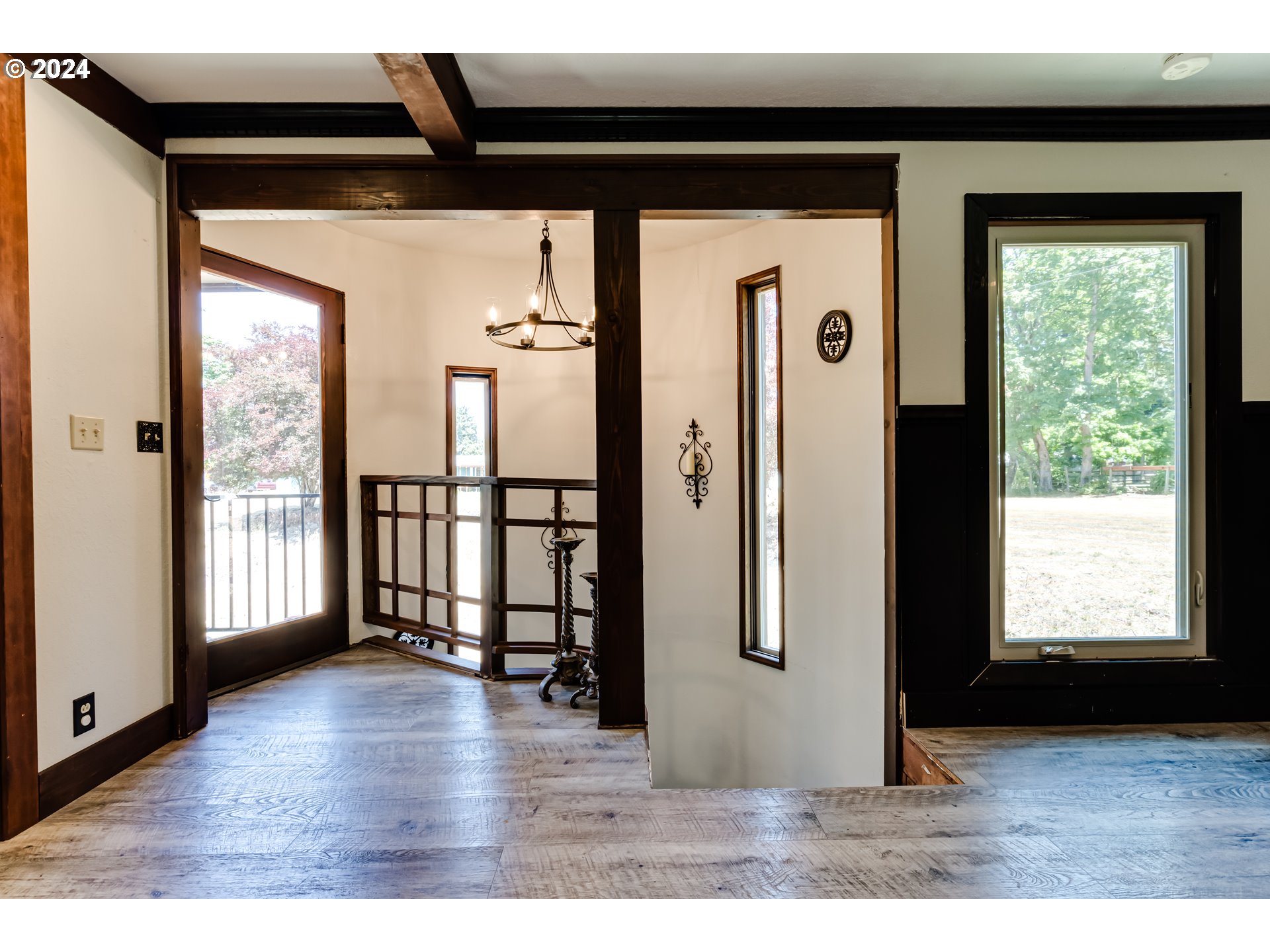 37198 Wheeler Road Pleasant Hill, OR 97455 - Photo 15 of 46 a view of an entryway with wooden floor