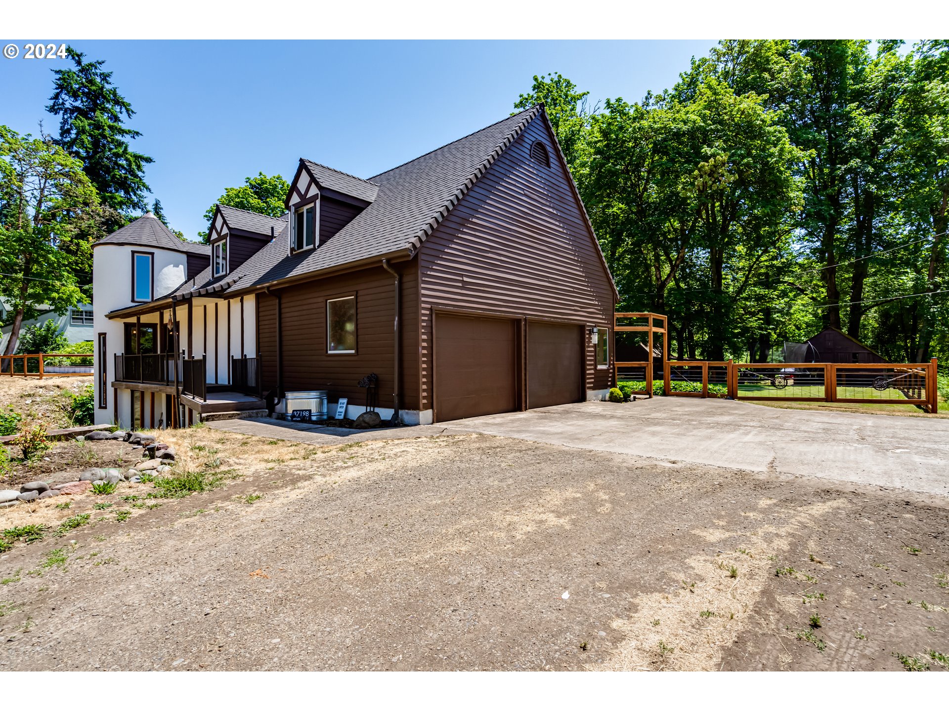37198 Wheeler Road Pleasant Hill, OR 97455 - Photo 4 of 46 a view of a house with a patio