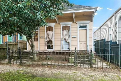 $550,000 | 6060 Annunciation Street, New Orleans, LA 70118