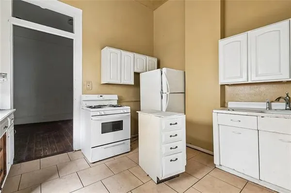 $550,000 | 6060 Annunciation Street, New Orleans, LA 70118