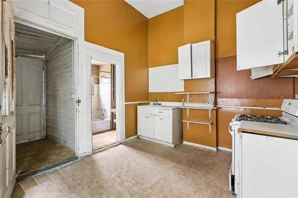 $550,000 | 6060 Annunciation Street, New Orleans, LA 70118