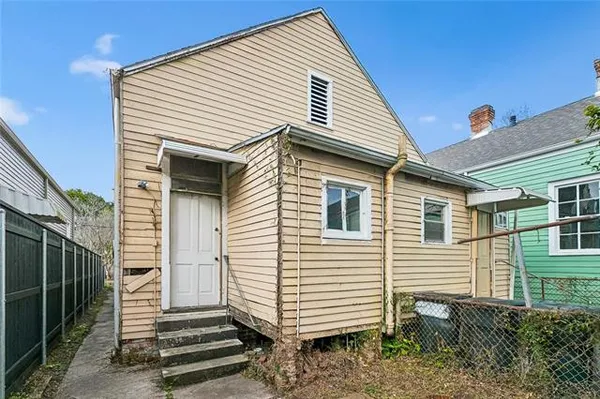 $550,000 | 6060 Annunciation Street, New Orleans, LA 70118