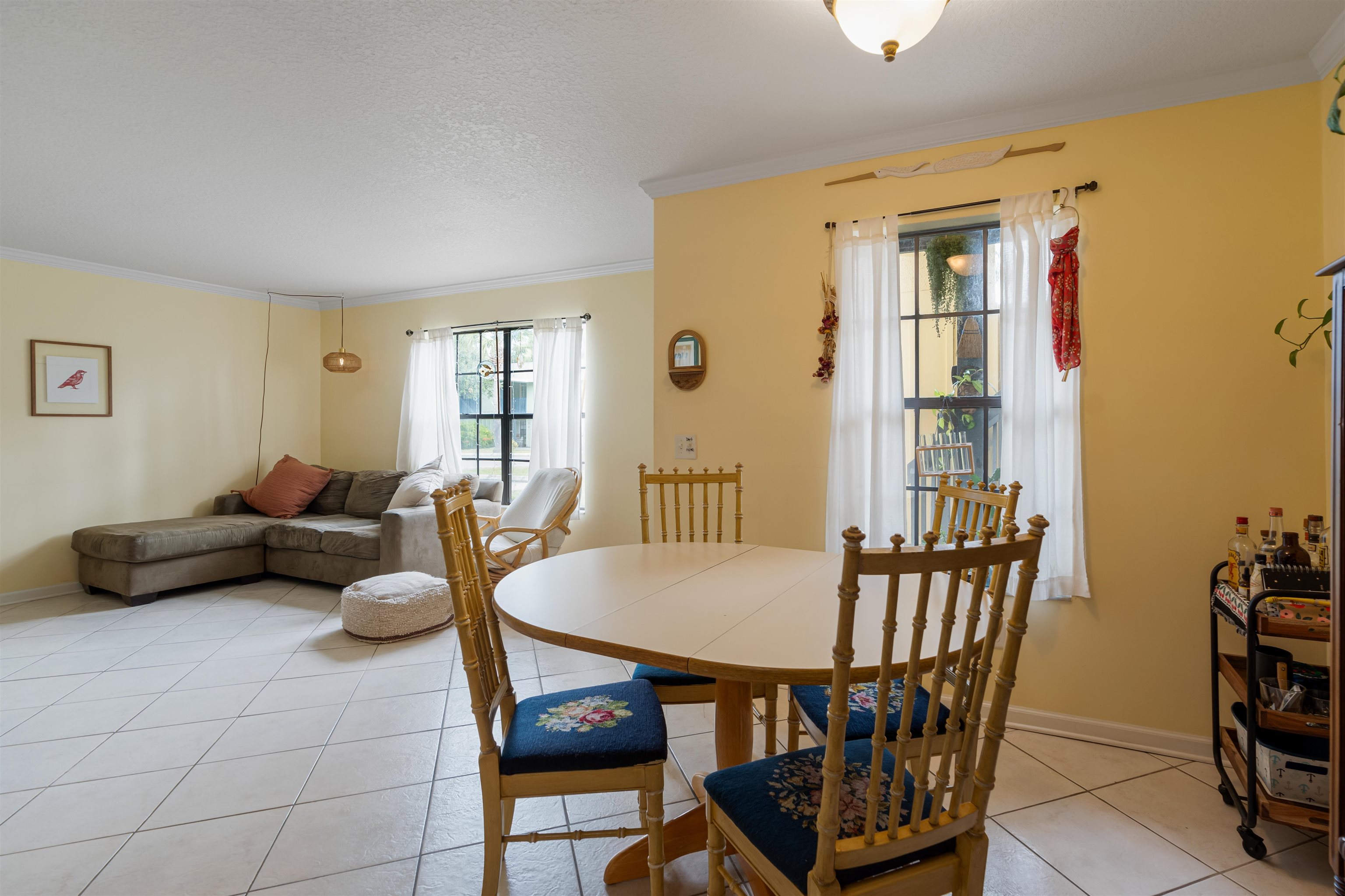 10 Brigantine Court St. Augustine, FL 32080 - Photo 7 of 26 a living room with furniture and wooden floor