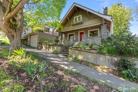 $945,000 | 2010 Northeast 54th Street, Seattle, WA 98105