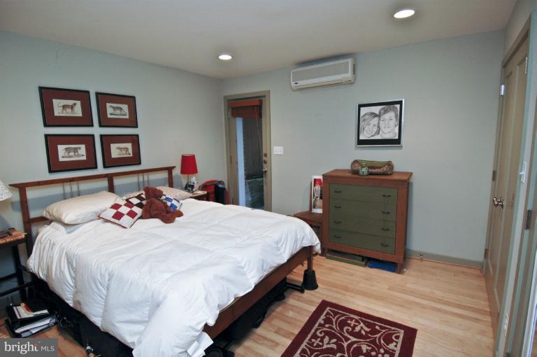 1847 California Street Northwest Washington, DC 20009 - Photo 12 of 30 Apartment Bedroom