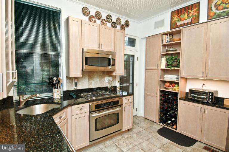 1847 California Street Northwest Washington, DC 20009 - Photo 17 of 30 Kitchen