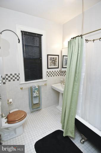 1847 California Street Northwest Washington, DC 20009 - Photo 20 of 30 Bath