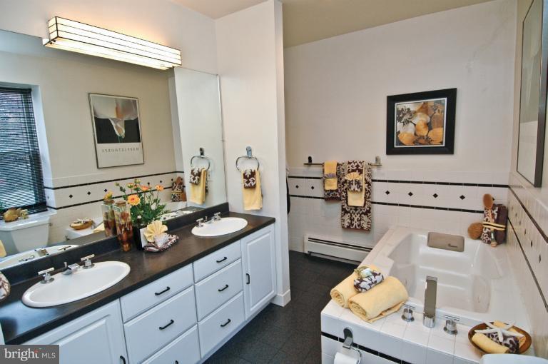 1847 California Street Northwest Washington, DC 20009 - Photo 21 of 30 Bath (Master)