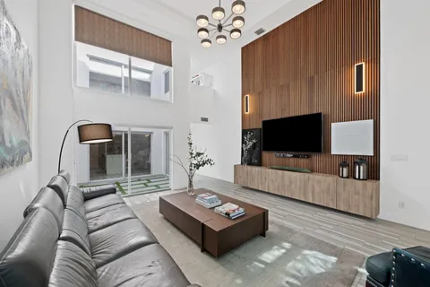 $925,000 | 910 Northeast 16th Terrace, Unit 2, Fort Lauderdale, FL 33304