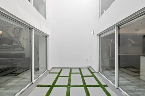 $925,000 | 910 Northeast 16th Terrace, Unit 2, Fort Lauderdale, FL 33304