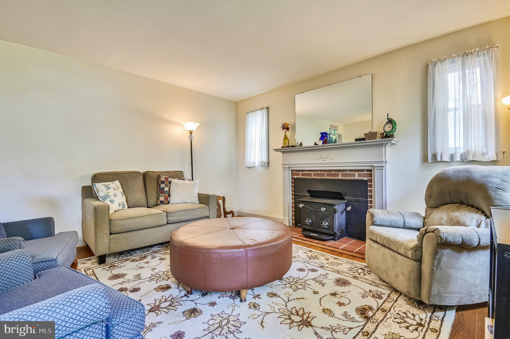 3613 Kenmar Road Baltimore, MD 21244 - Photo 2 of 64 Sun-drenched living room
