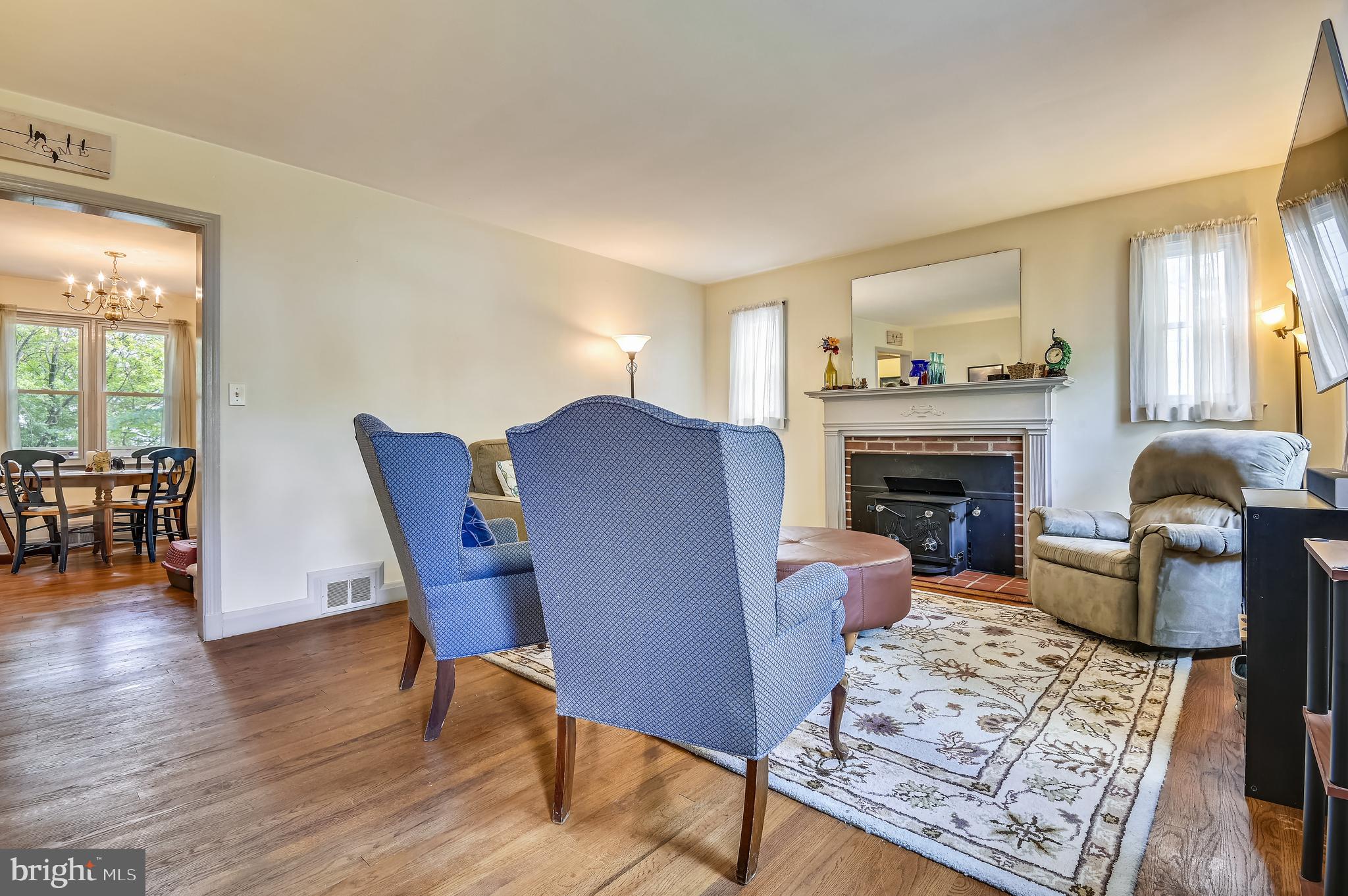 3613 Kenmar Road Baltimore, MD 21244 - Photo 13 of 64 Living room