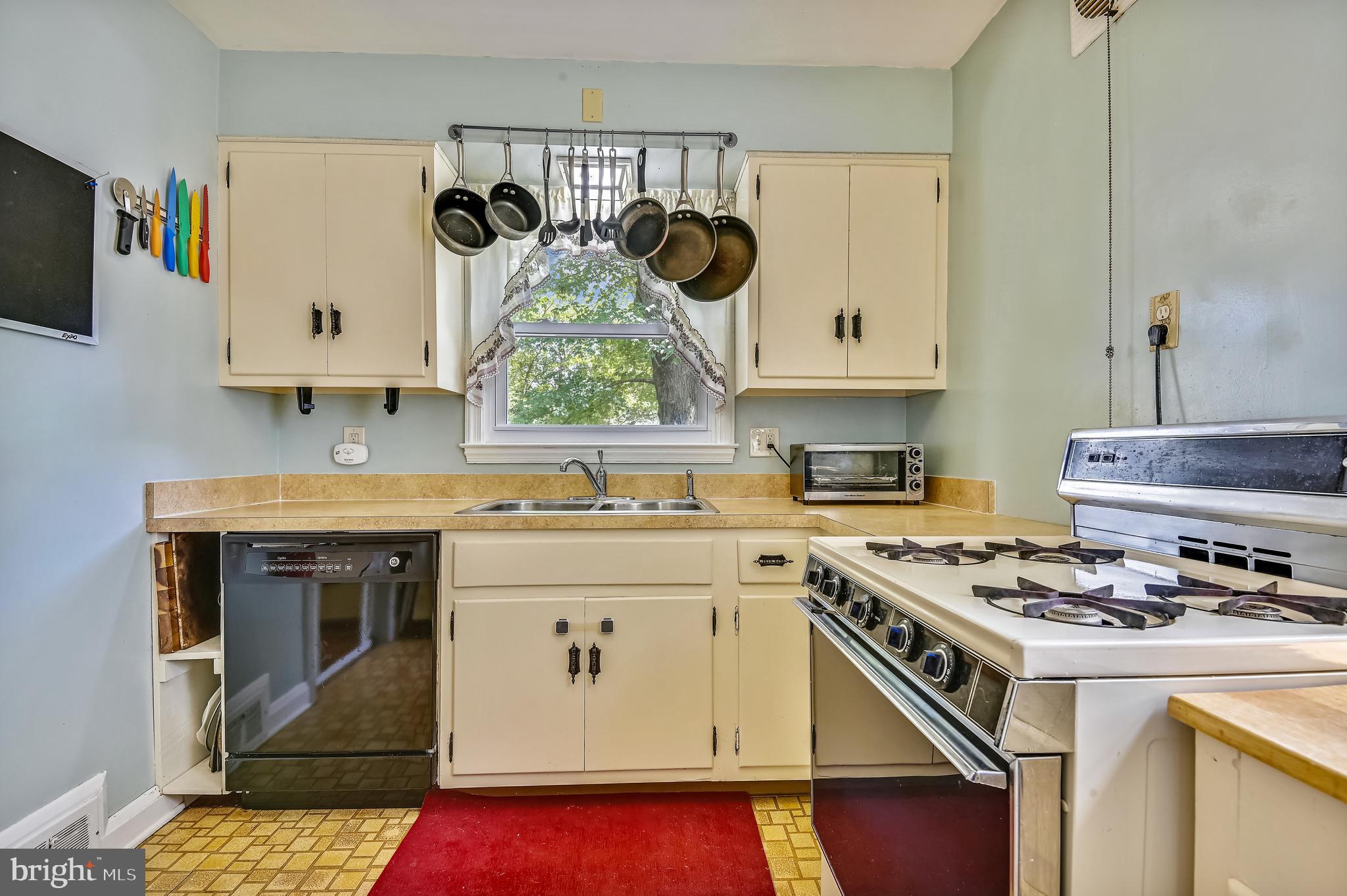3613 Kenmar Road Baltimore, MD 21244 - Photo 16 of 64 Kitchen